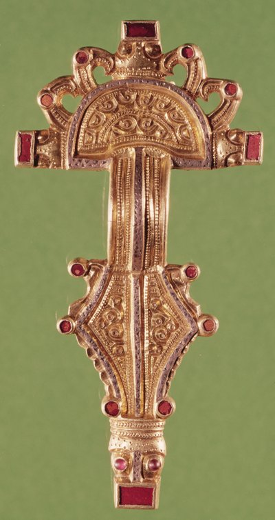 Fibula met koppen van vogels met puntige snavels, uit Douvrend, Seine-Maritime door Merovingian